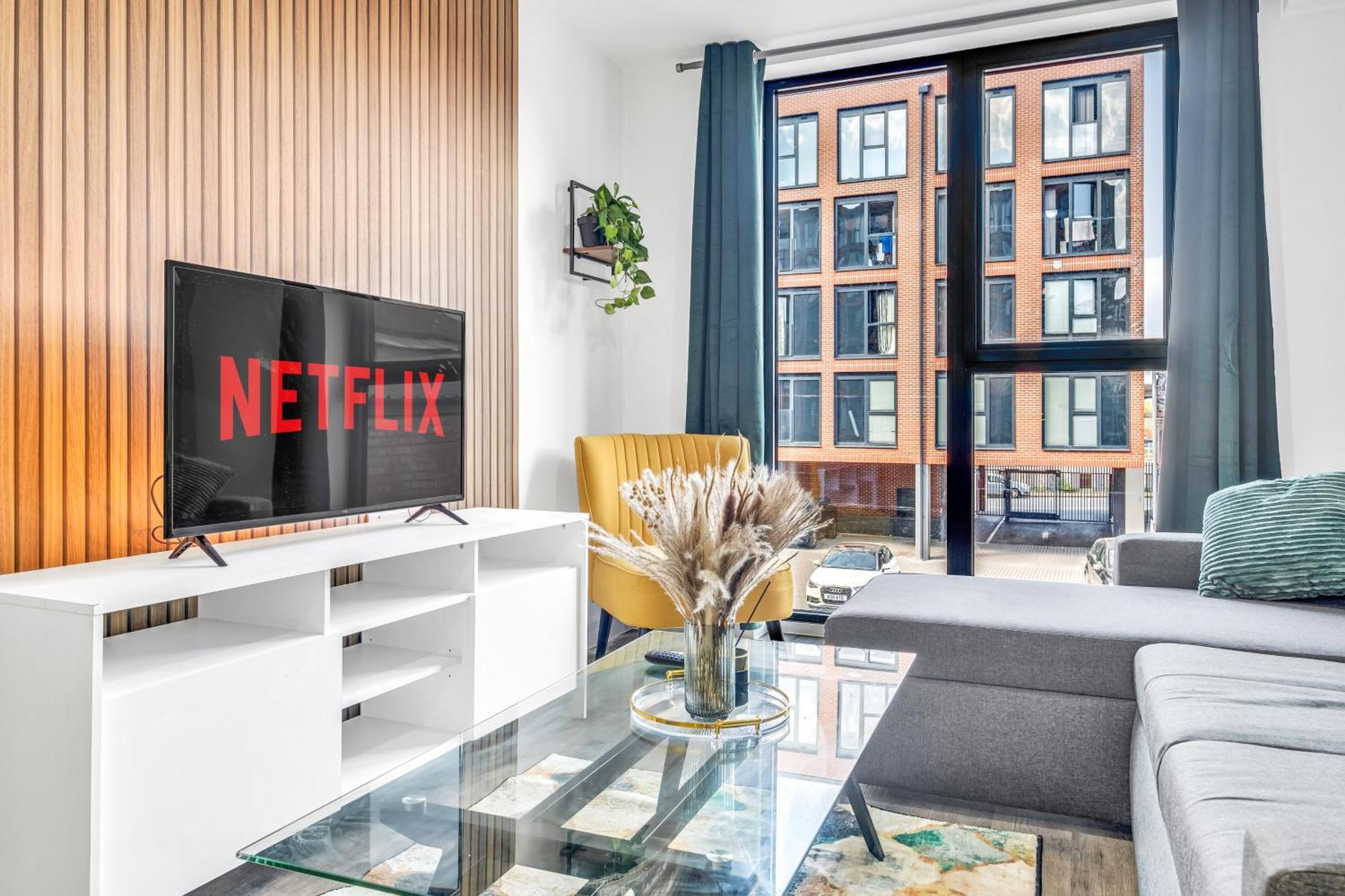 City Centre Emerald Escape - Sleeps-6, 2Beds & 2Baths , Netflix , Free Internet Lägenhet Birmingham Exteriör bild