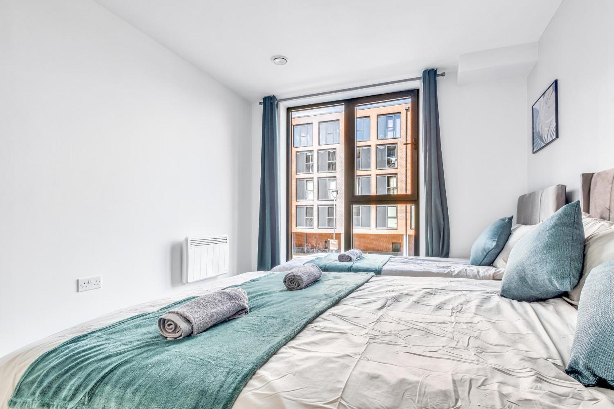 City Centre Emerald Escape - Sleeps-6, 2Beds & 2Baths , Netflix , Free Internet Lägenhet Birmingham Exteriör bild